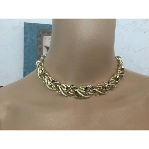 Vintage Gold Linked Necklace - Picture 1 of 2